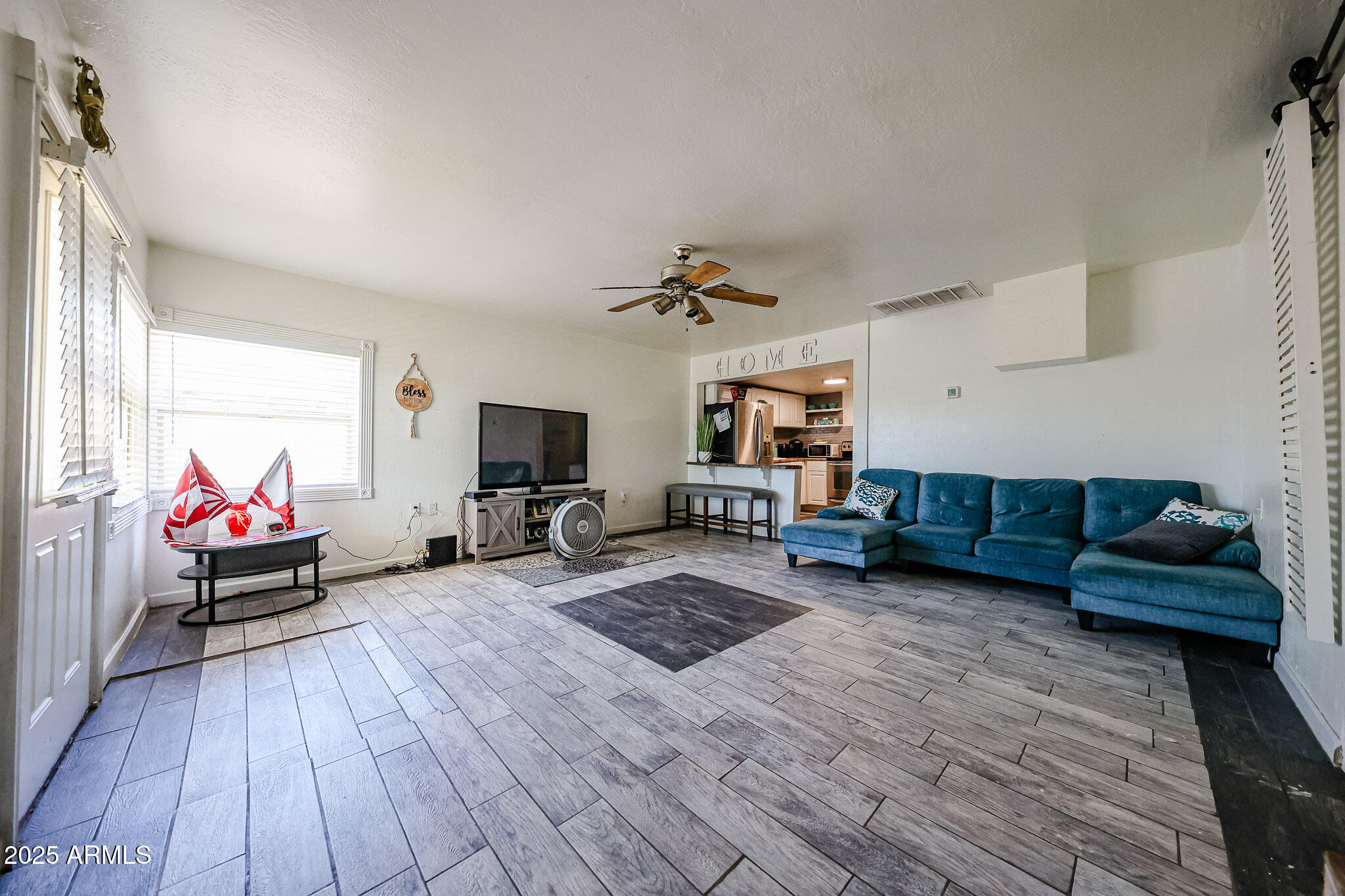8223 C. Azteca Guadalupe, AZ 85283 - Photo 2 of 24 a living room with furniture and a wooden floor