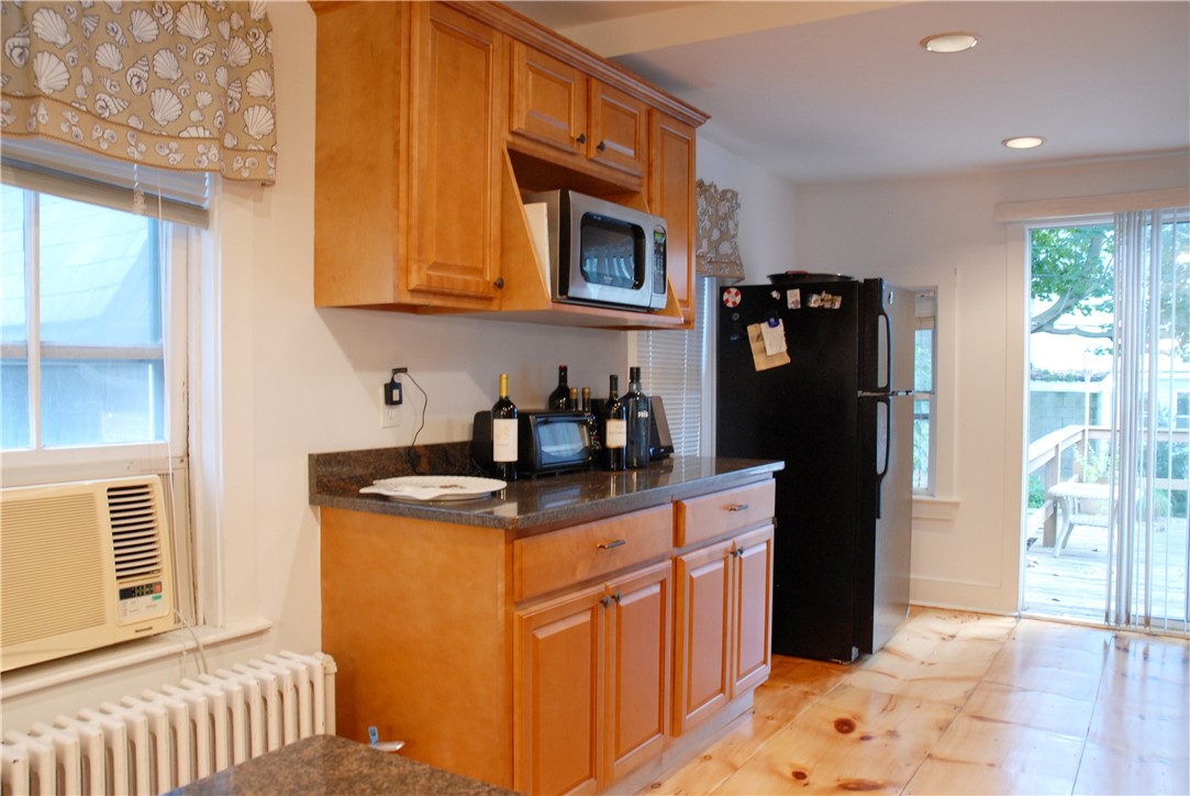 15 Young Street Newport, RI 02840 - Photo 11 of 20