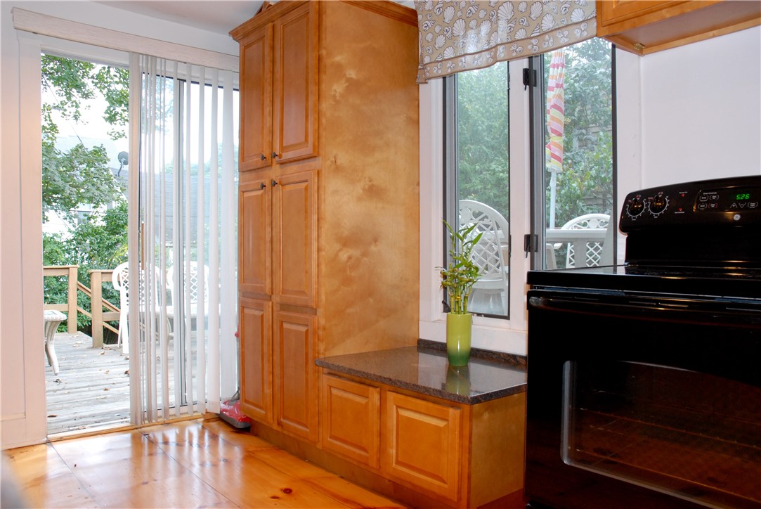 15 Young Street Newport, RI 02840 - Photo 12 of 20