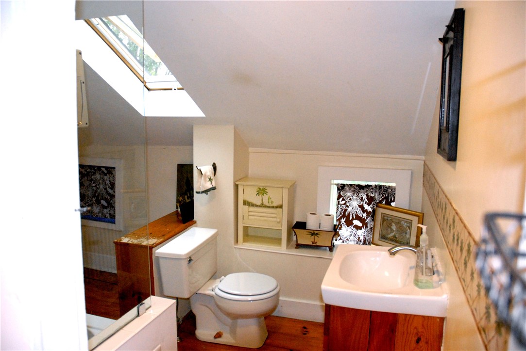 15 Young Street Newport, RI 02840 - Photo 16 of 20