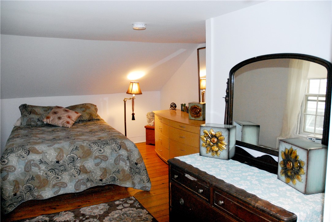 15 Young Street Newport, RI 02840 - Photo 5 of 20