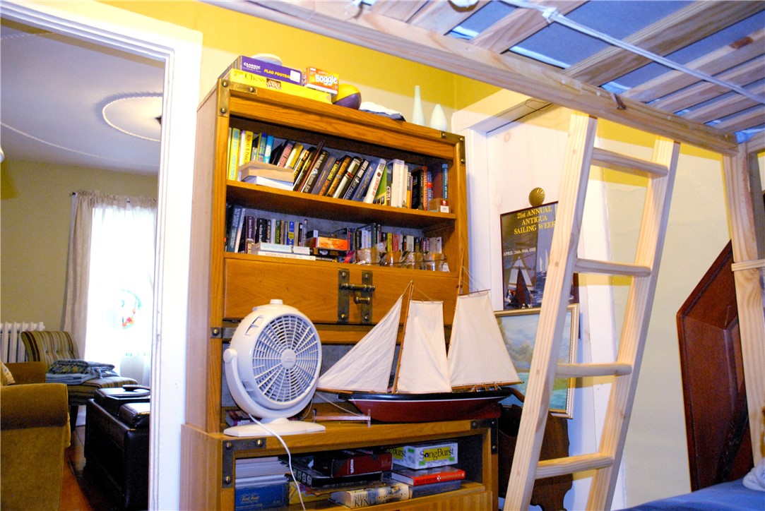 15 Young Street Newport, RI 02840 - Photo 6 of 20