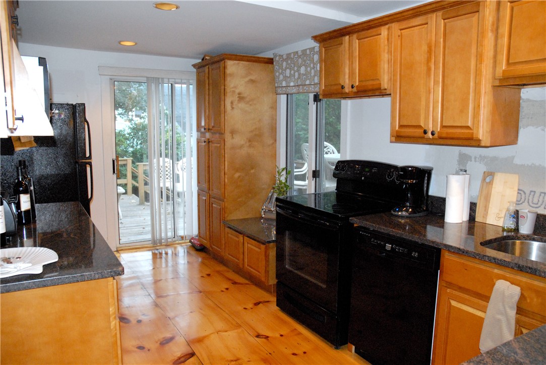 15 Young Street Newport, RI 02840 - Photo 9 of 20