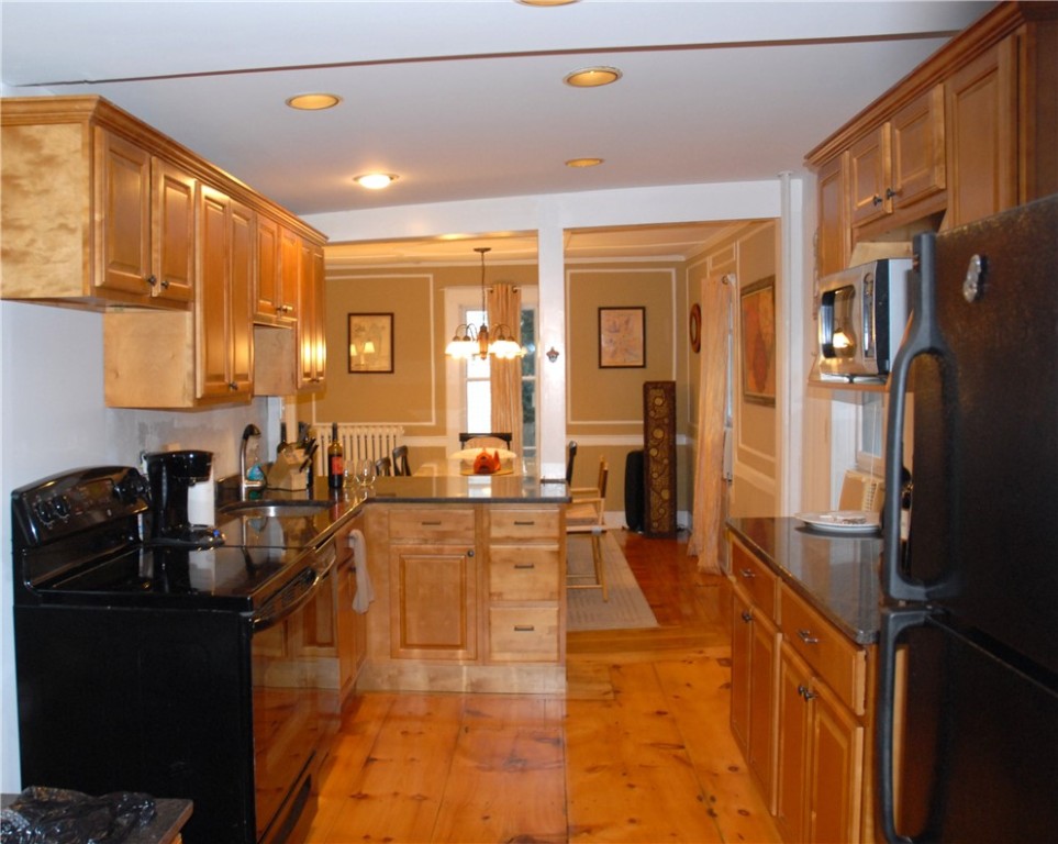 15 Young Street Newport, RI 02840 - Photo 10 of 20