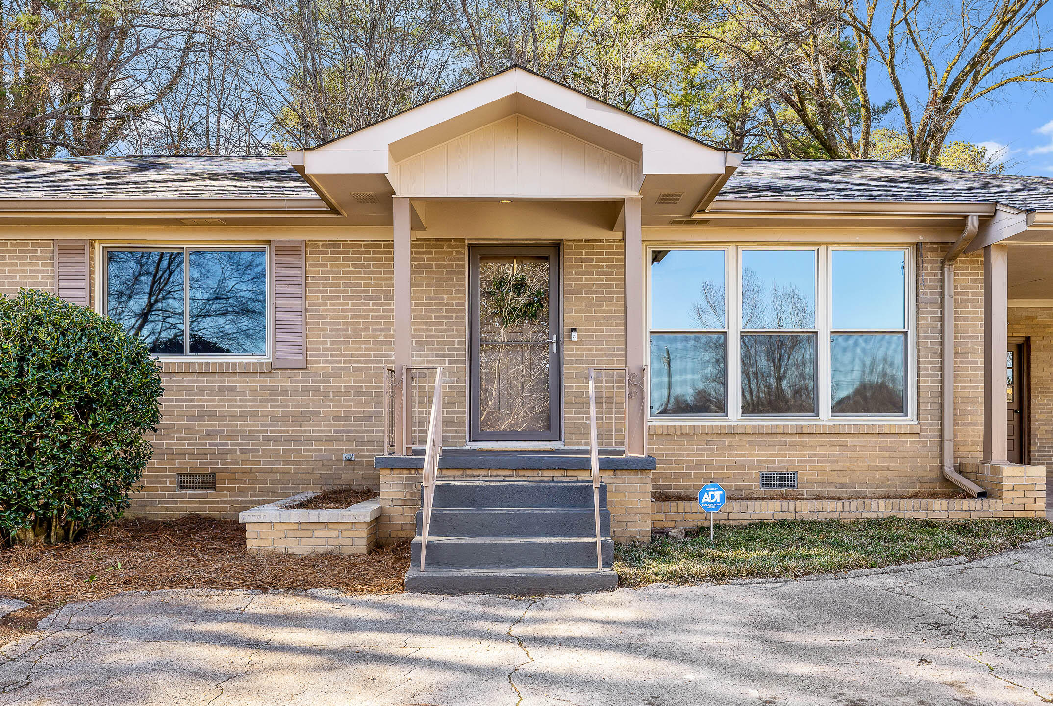 1429 Hickory Valley Road Chattanooga, TN 37421 - Photo 2 of 38 HickoryValley-32