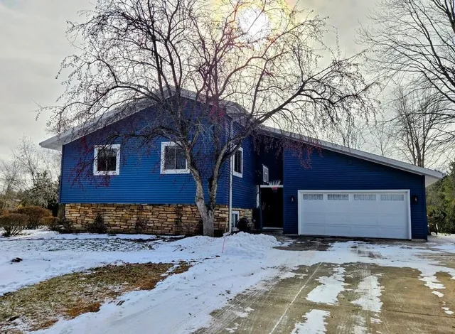 $750,000 | 4515 West Edgewood Drive, Appleton, WI 54913