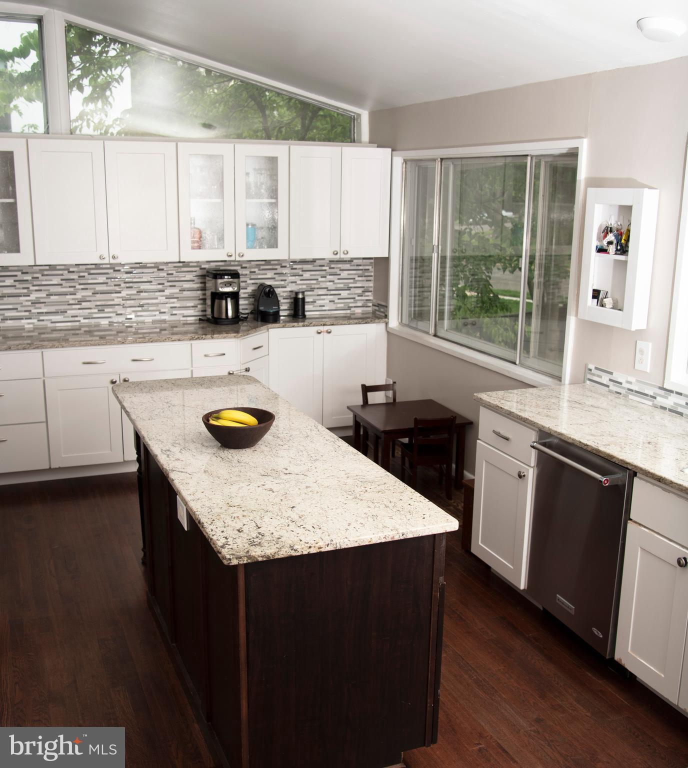 6811 Rosemont Drive McLean, VA 22101 - Photo 2 of 31