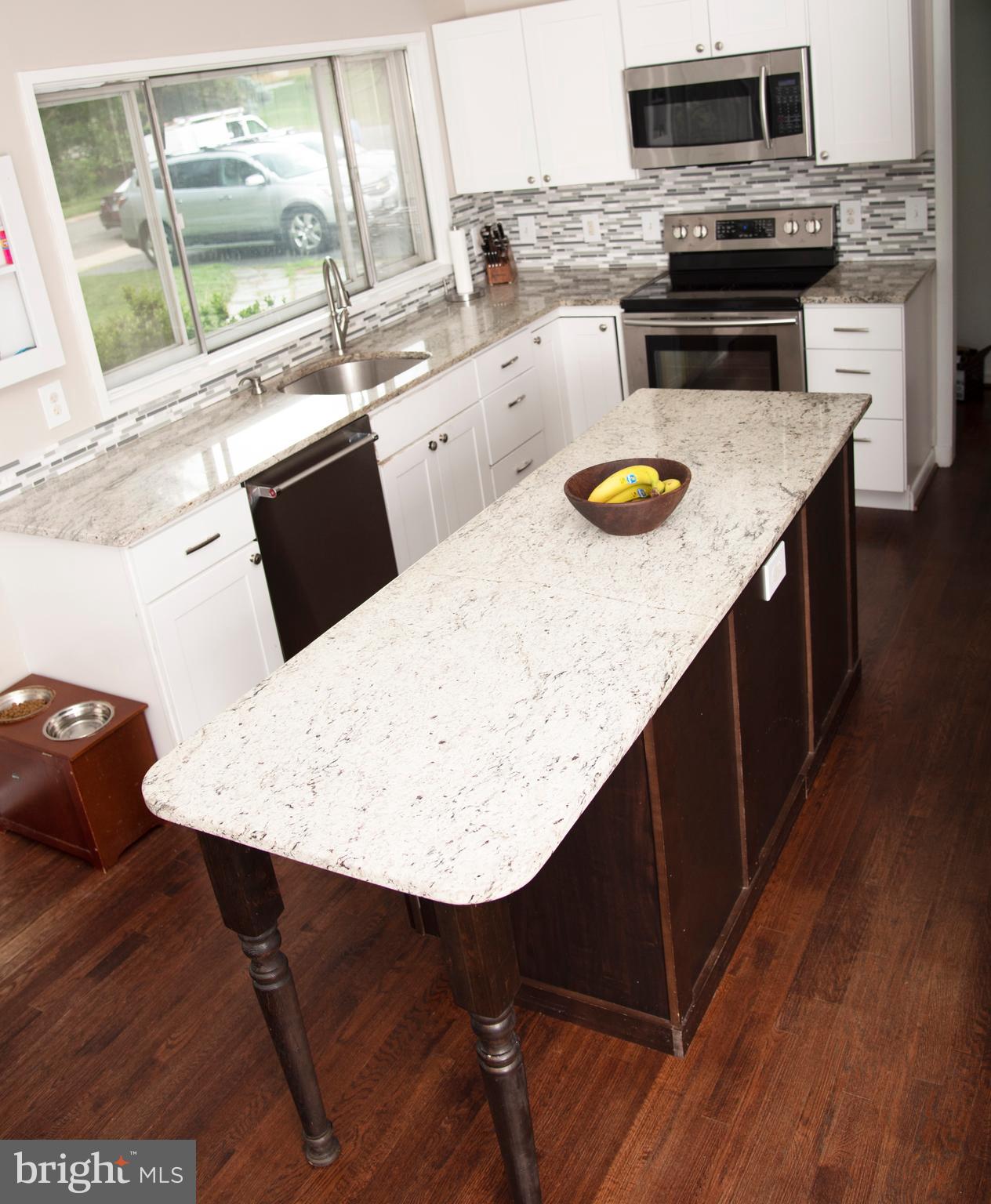 6811 Rosemont Drive McLean, VA 22101 - Photo 3 of 31