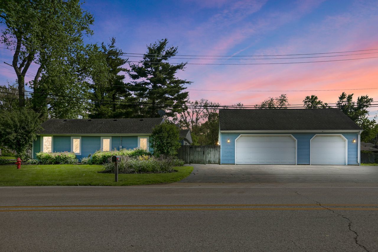 4813 Roberts Road Barrington, IL 60010 - Photo 1 of 26 Gallery Image 1