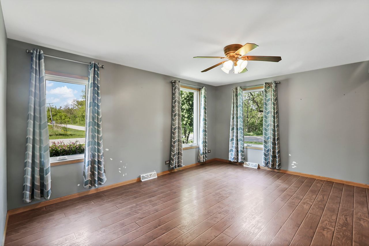 4813 Roberts Road Barrington, IL 60010 - Photo 12 of 26 Gallery Image 12