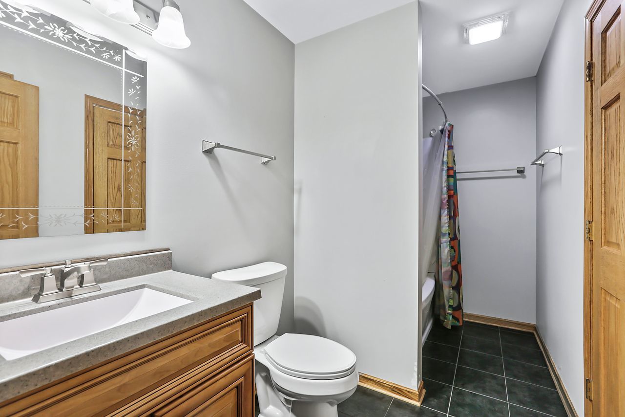 4813 Roberts Road Barrington, IL 60010 - Photo 18 of 26 Gallery Image 18