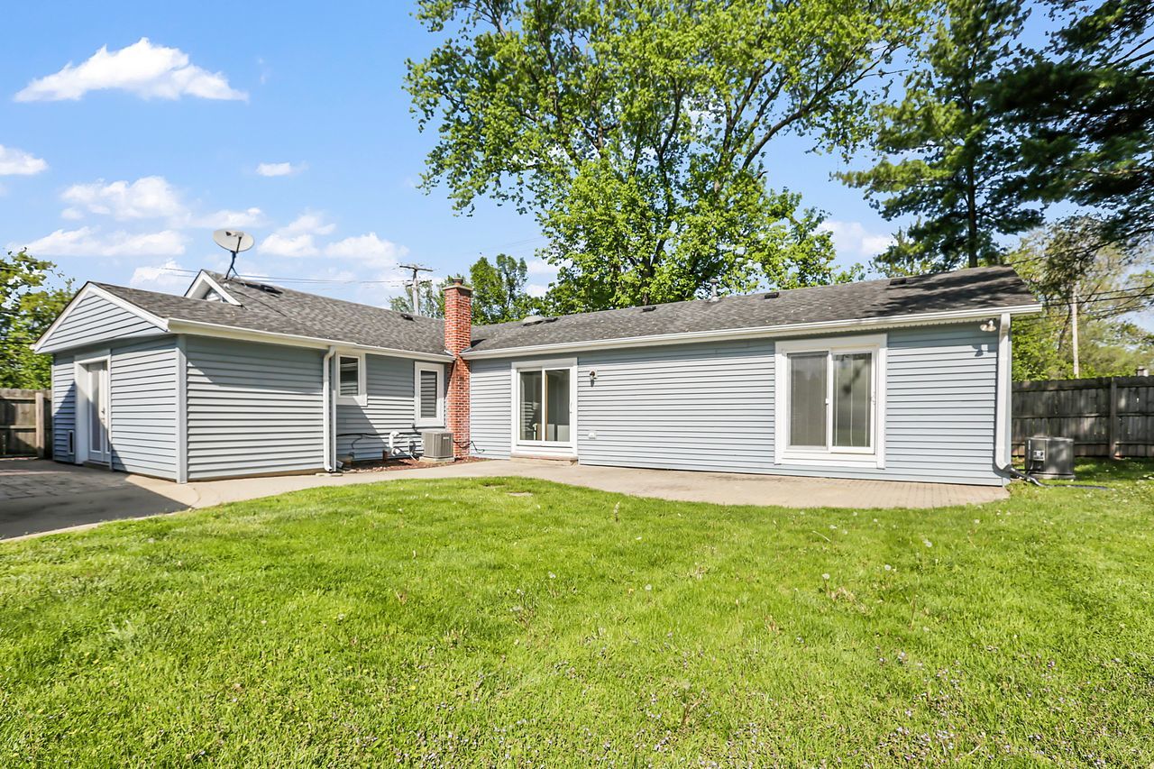 4813 Roberts Road Barrington, IL 60010 - Photo 3 of 26 Gallery Image 3