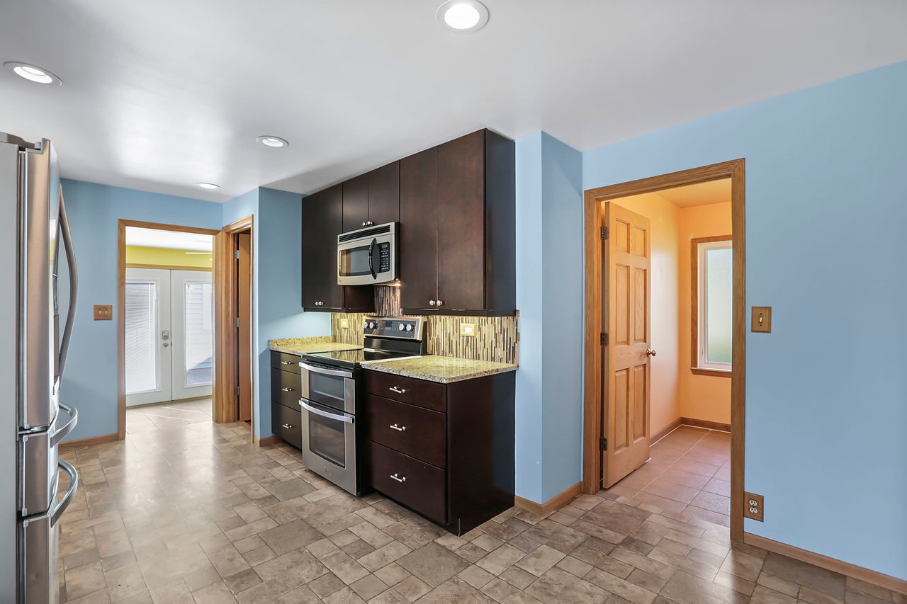4813 Roberts Road Barrington, IL 60010 - Photo 9 of 26 Gallery Image 9