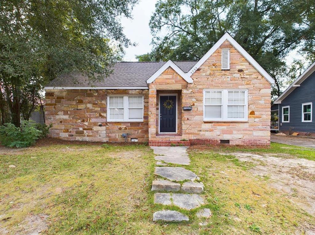 a view of a house with swimming pool and sitting area
