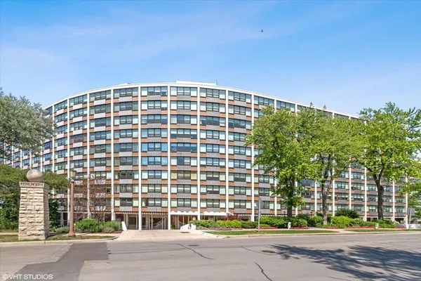 $945,000 | 1630 Sheridan Road, Unit 9C, Wilmette, IL 60091