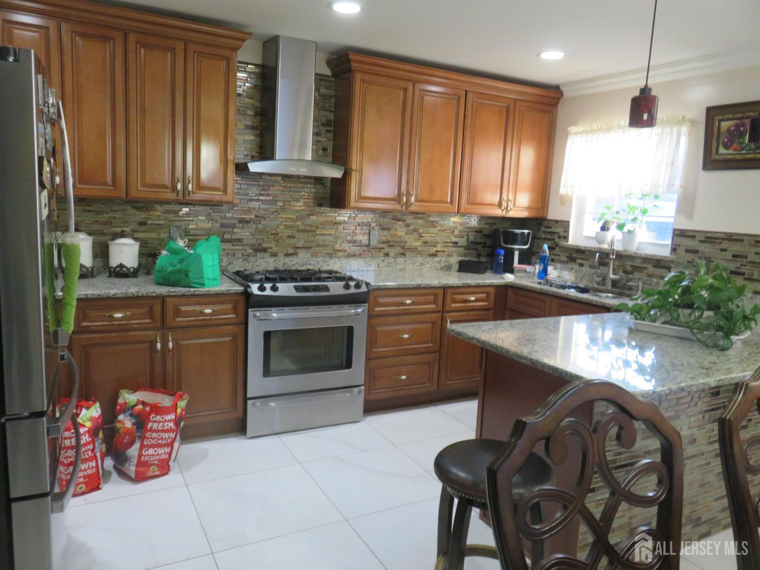 336 Sutton Street Perth Amboy, NJ 08861 - Photo 3 of 8