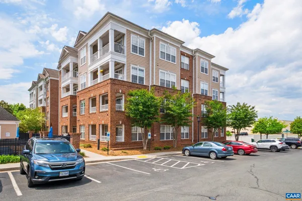 $395,000 | 1051 Glenwood Station Lane, Unit 304, Charlottesville, VA 22901
