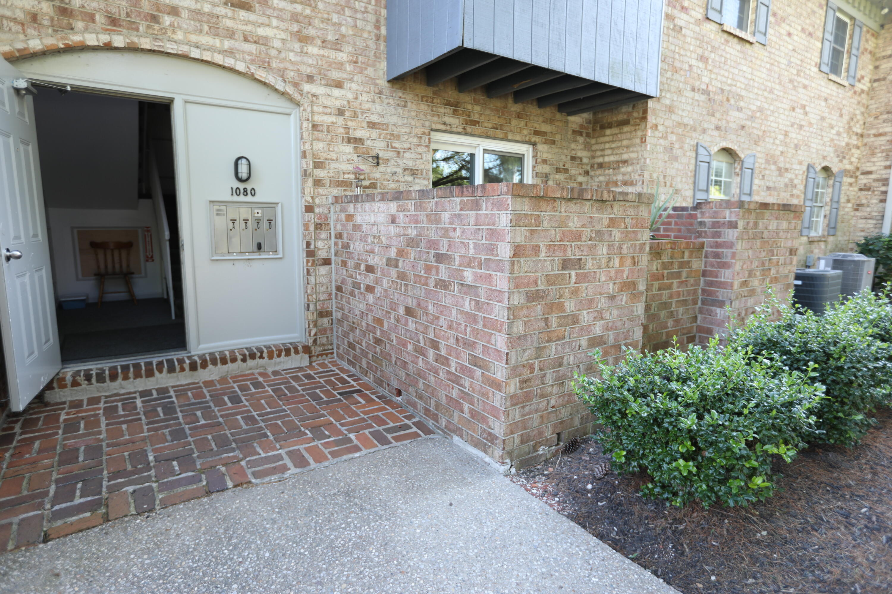 1080 Armstrong Mill Road, Unit A Lexington, KY 40517 - Photo 1 of 18 D49A7364