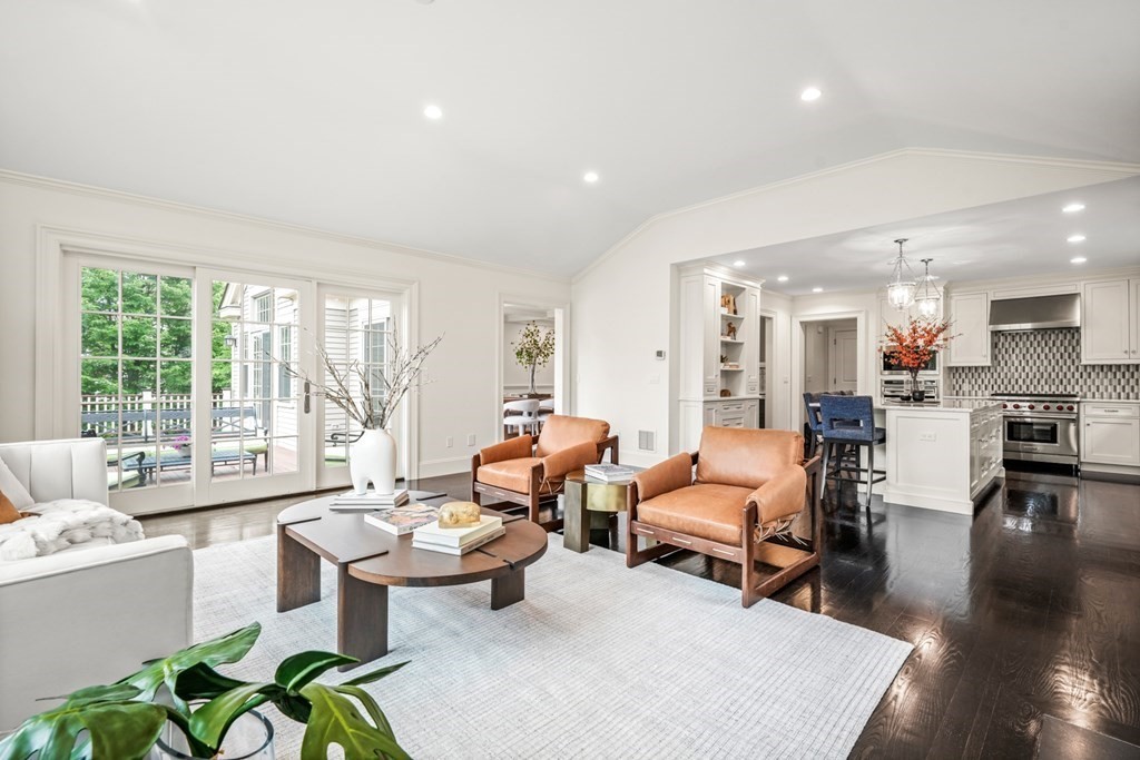 29 Pine Summit Circle, Unit 29 Weston, MA 02493 - Photo 7 of 30 a living room with patio furniture and a large window