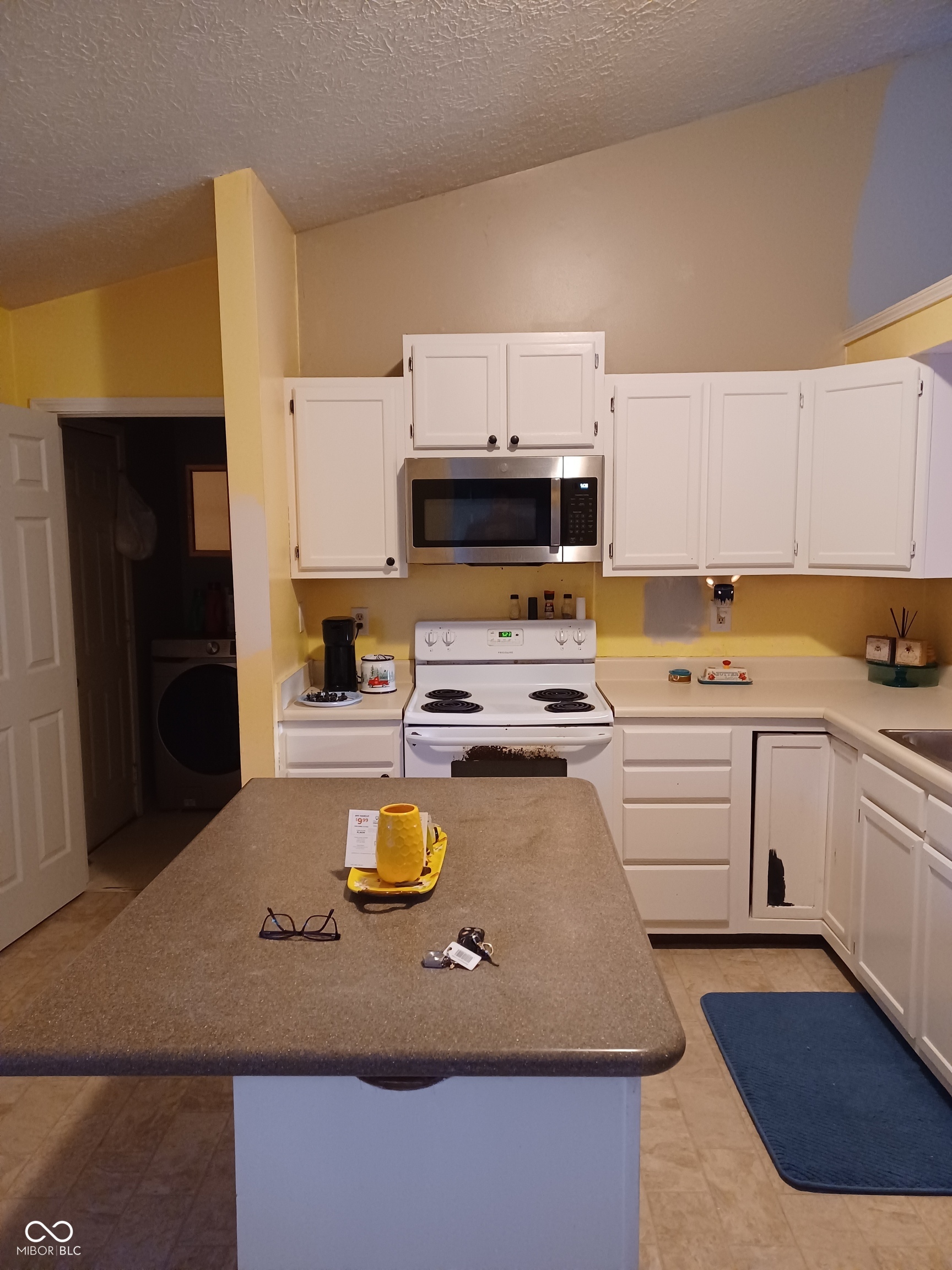 3348 Kristen Court Indianapolis, IN 46235 - Photo 4 of 32