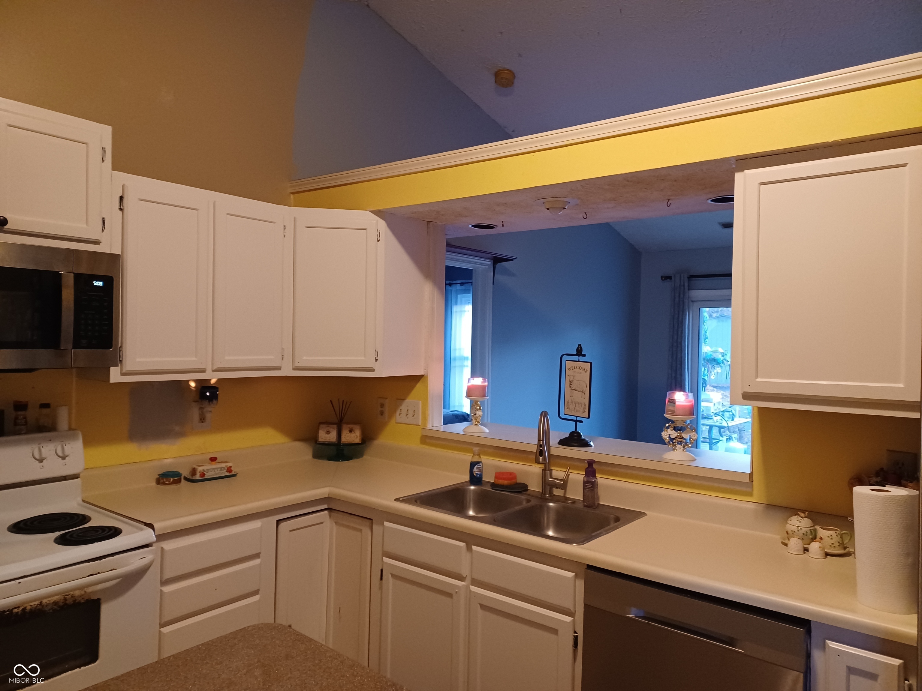 3348 Kristen Court Indianapolis, IN 46235 - Photo 6 of 32