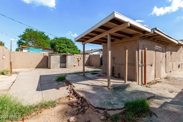 a view of a outdoor space