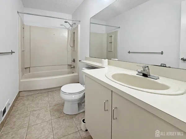 $2,450 | 481 Danbury Lane, East Brunswick, NJ 08816