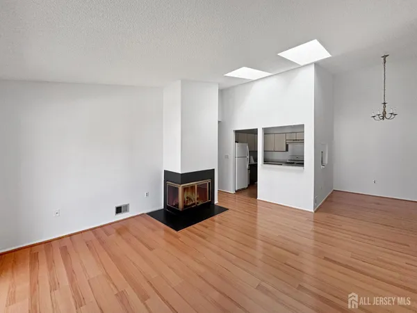 $2,450 | 481 Danbury Lane, East Brunswick, NJ 08816