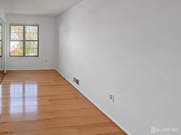 $2,450 | 481 Danbury Lane, East Brunswick, NJ 08816