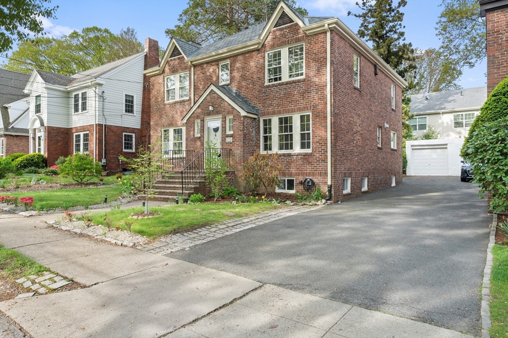 316 Russett Road Chestnut Hill, MA 02467 - Photo 3 of 38