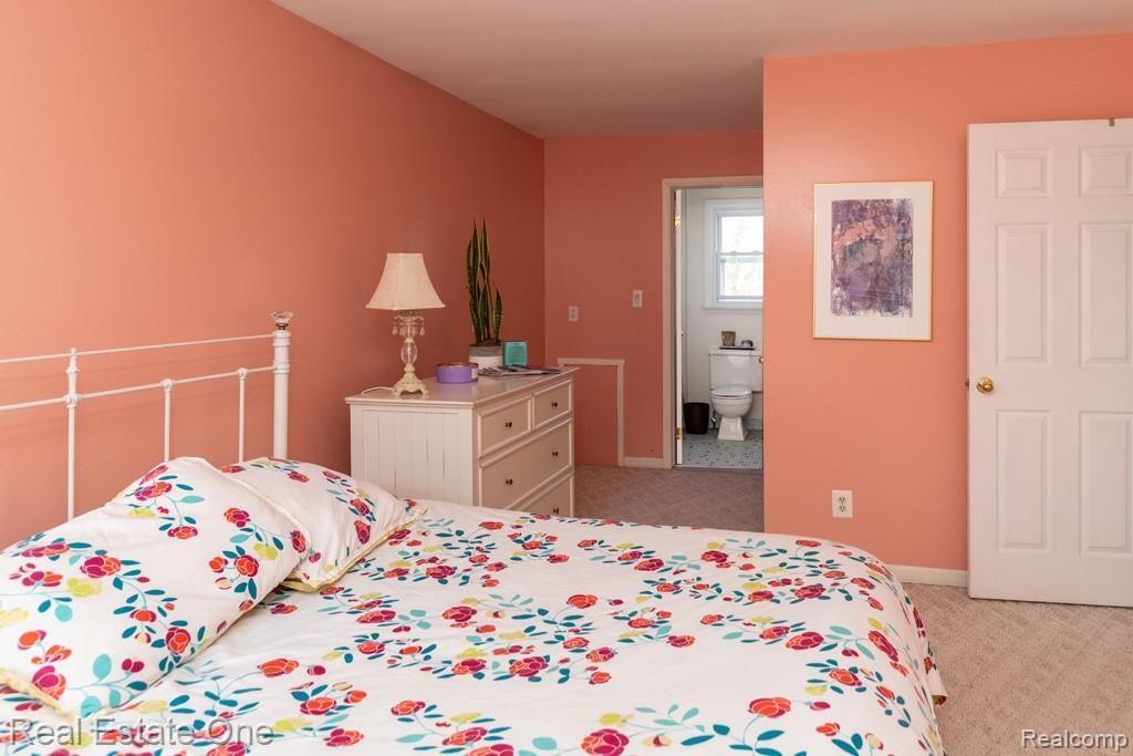 1972 Roxbury Run Wixom, MI 48393 - Photo 17 of 31 Master Bedroom 2.jpg