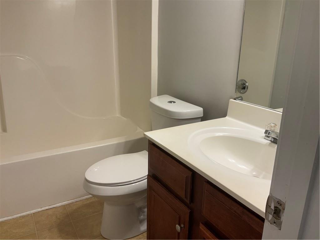 2555 Flat Shoals Road, Unit 1703 Atlanta, GA 30349 - Photo 15 of 26 a bathroom with a sink a toilet and a bathtub