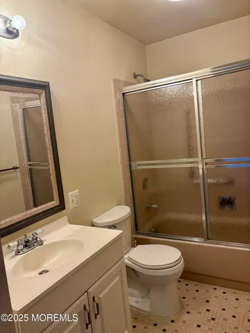 $1,600 | 1021 F Aberdeen Drive, Lakewood, NJ 08701