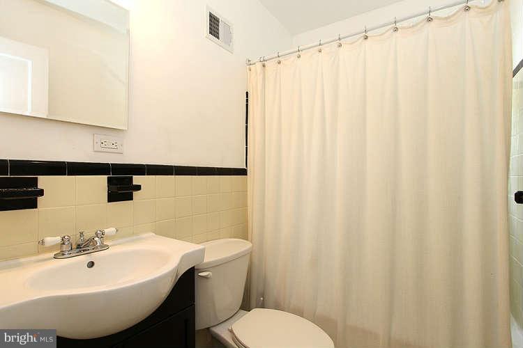 11703 Highview Avenue Silver Spring, MD 20902 - Photo 14 of 22 Bath