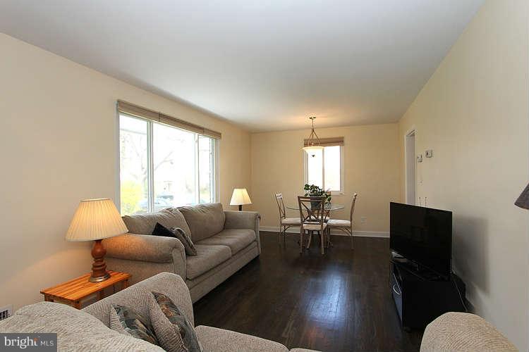11703 Highview Avenue Silver Spring, MD 20902 - Photo 4 of 22 Living Room