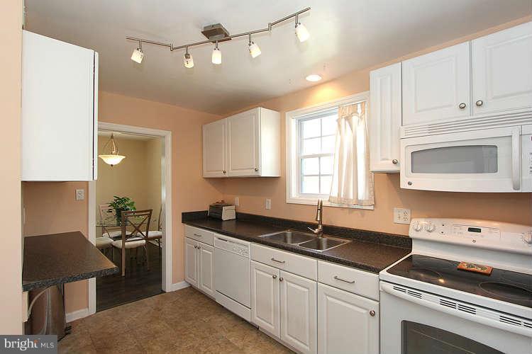 11703 Highview Avenue Silver Spring, MD 20902 - Photo 7 of 22 Kitchen