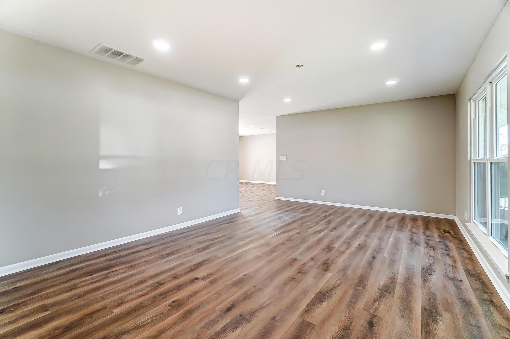 334 Regents Road Gahanna, OH 43230 - Photo 4 of 29 009
