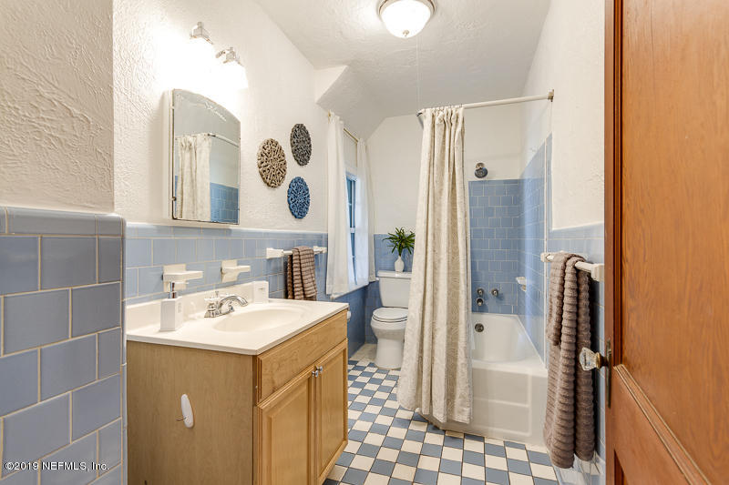 3827 Gadsden Road Jacksonville, FL 32207 - Photo 18 of 25 a bathroom with a sink a toilet a mirror and shower