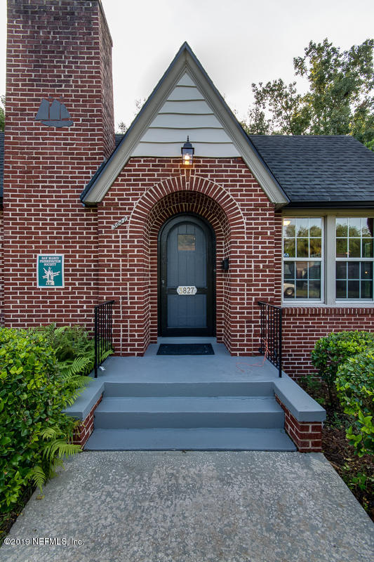 3827 Gadsden Road Jacksonville, FL 32207 - Photo 2 of 25 a front view of a house with a garden