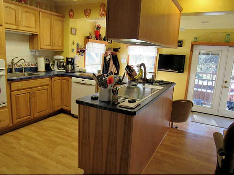 135 Hamel Road Renfrew, PA 16053 - Photo 4 of 21 Kitchen.