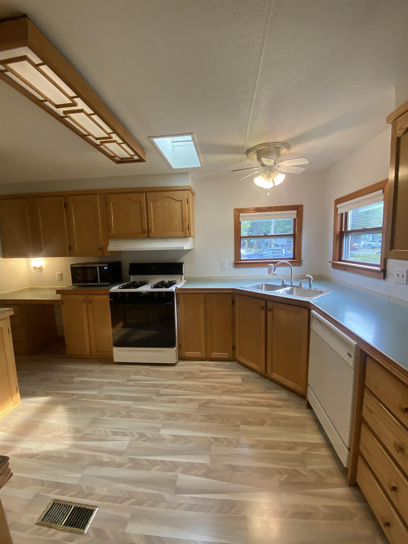 32 Lindenshire Avenue Exeter, NH 03833 - Photo 9 of 22