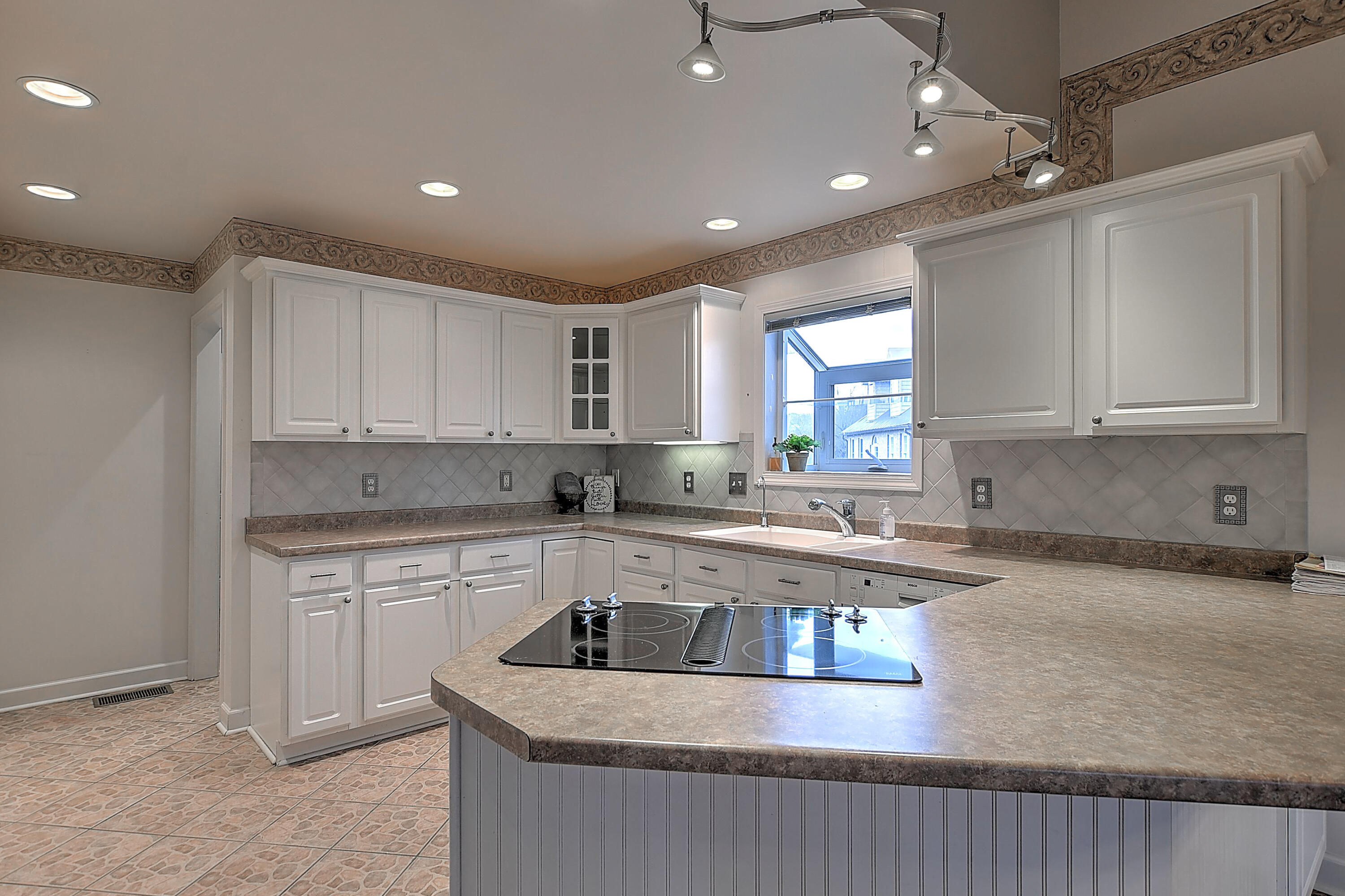142 Stonebrook Loop Elizabethton, TN 37643 - Photo 15 of 50 142 Stonebrook Loop-16