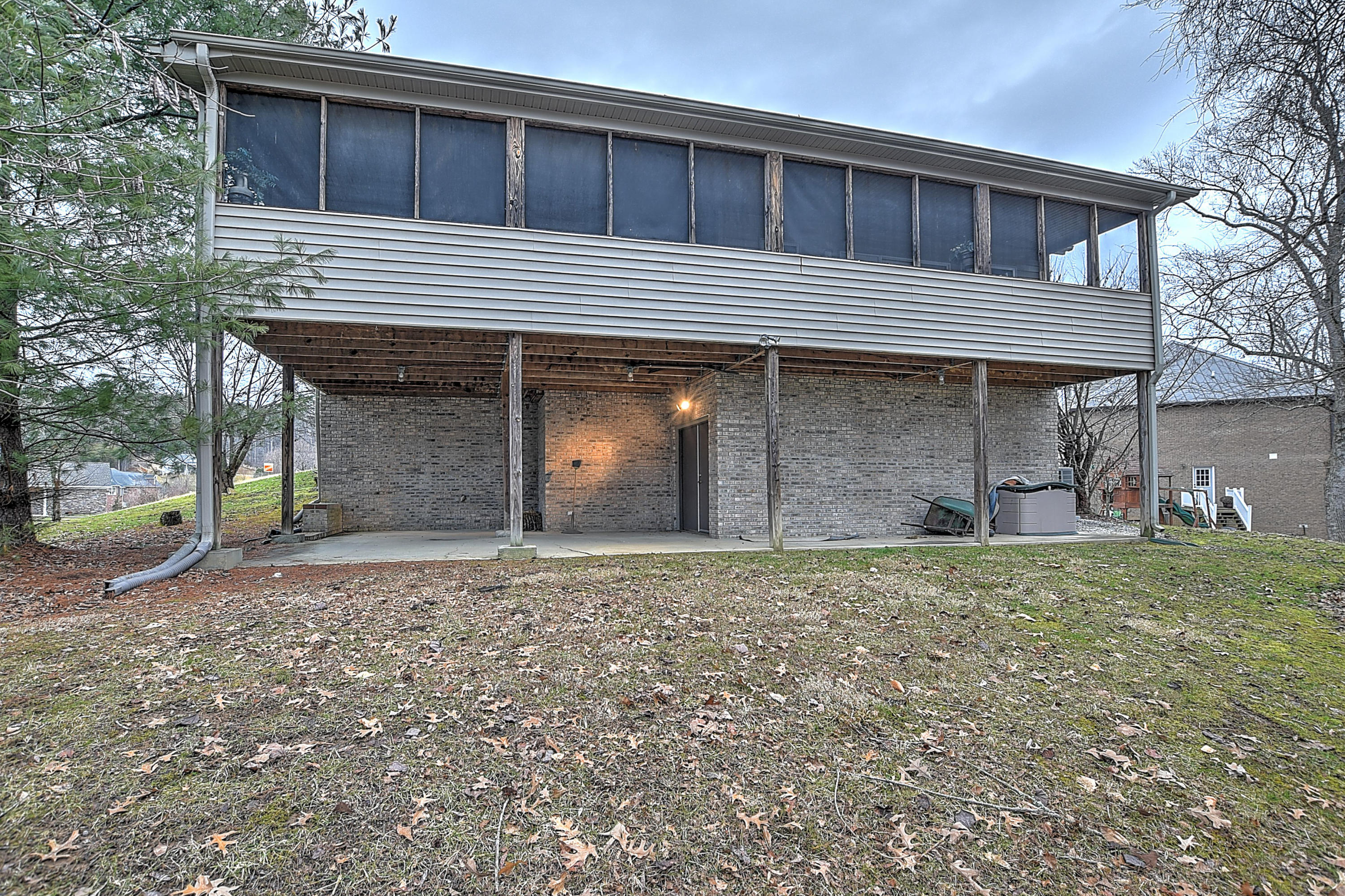 142 Stonebrook Loop Elizabethton, TN 37643 - Photo 7 of 50 142 Stonebrook Loop-9