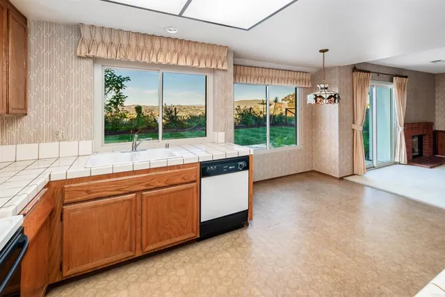 $1,649,900 | 1619 Willowspring Drive North, Encinitas, CA 92024