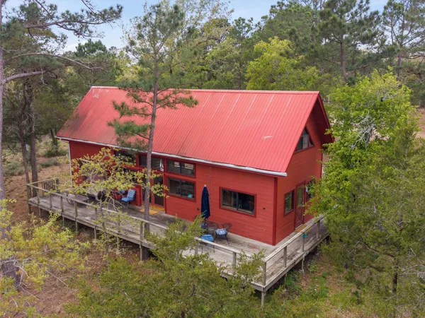 $389,900 | 215 Lakeview Drive, Smithville, TX 78957