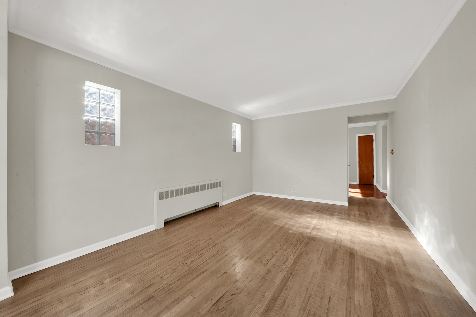 5730 South Tripp Avenue Chicago, IL 60629 - Photo 4 of 16