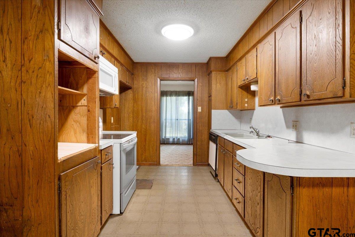 1302 Jeb Stuart Drive Tyler, TX 75703 - Photo 11 of 47