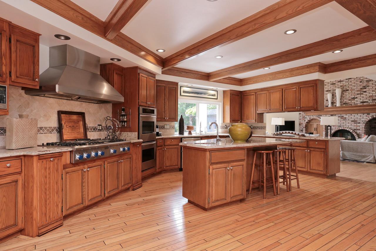 14210 Baleri Ranch Road Los Altos Hills, CA 94022 - Photo 14 of 48