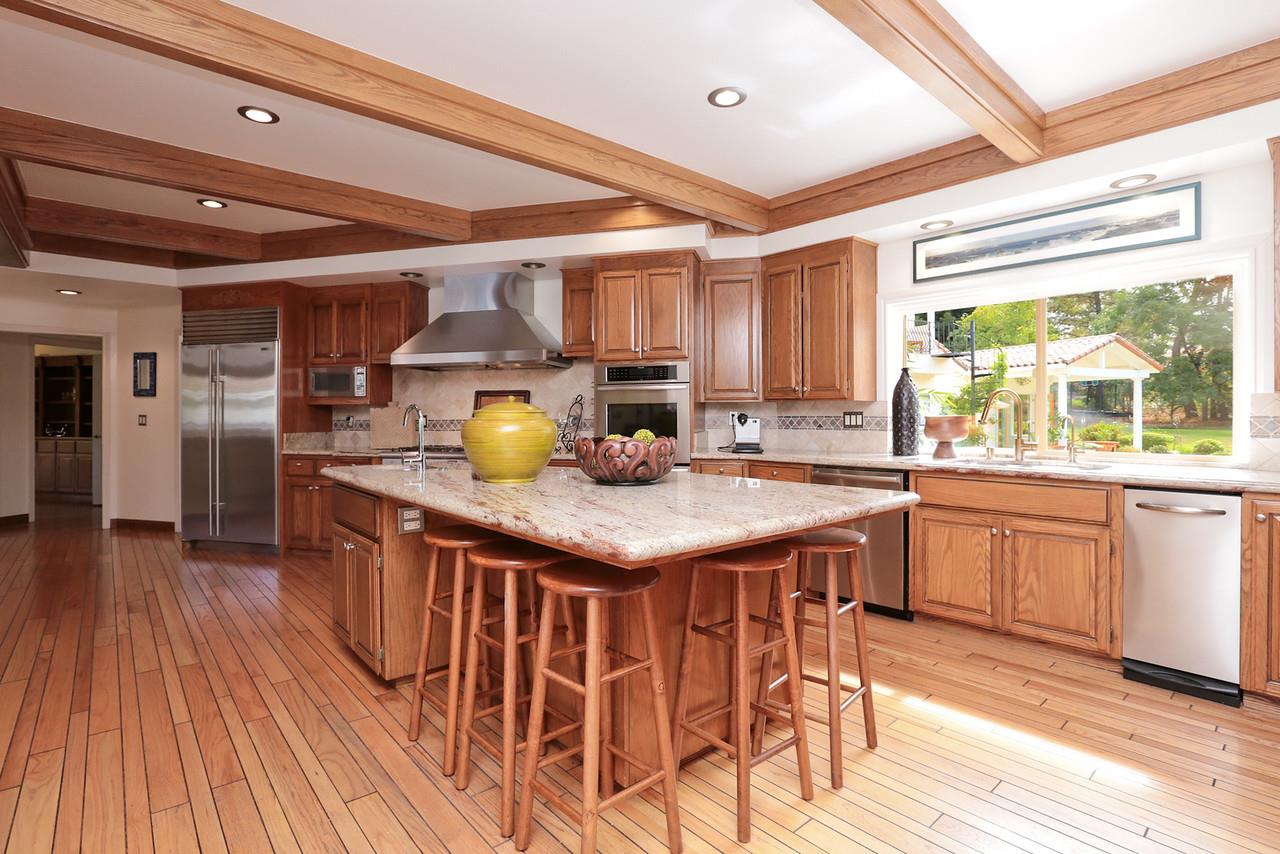 14210 Baleri Ranch Road Los Altos Hills, CA 94022 - Photo 17 of 48