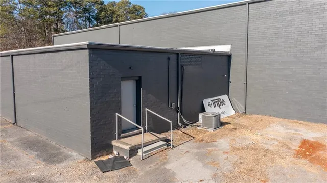 a view of backyard with small cabin